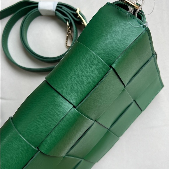 Isadora Made in Italy Kelly Green Woven Leather Crossbody Bag - Picture 17 of 17